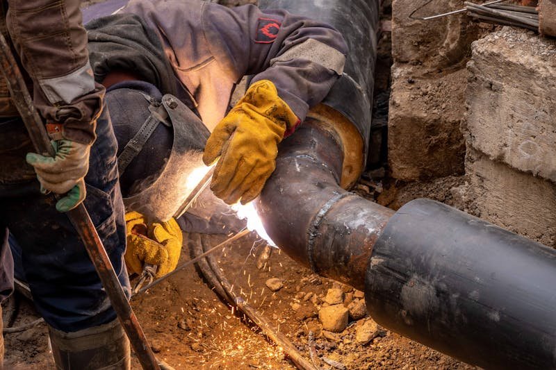 Loodgieter aan het werk